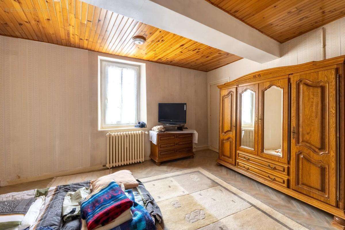 Maison ancienne 5 pièces avec grand terrain loué - photo 9