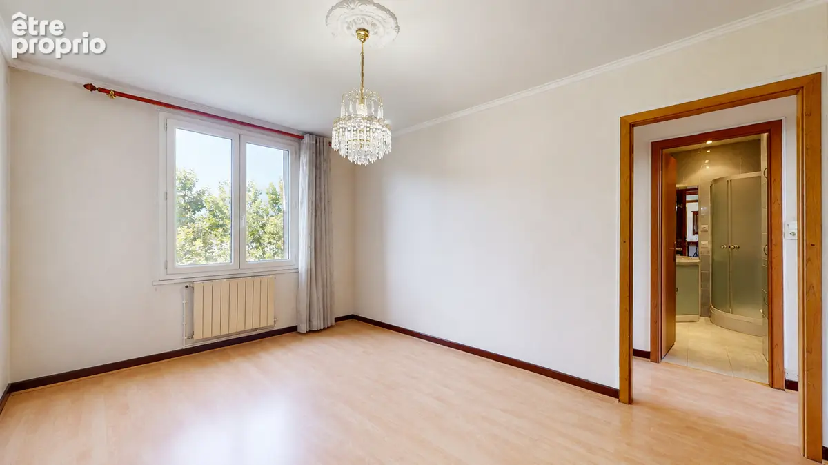 Appartement 4 pièces 70 m2 - Avant dernier étage - Grenoble / Libération - photo 4