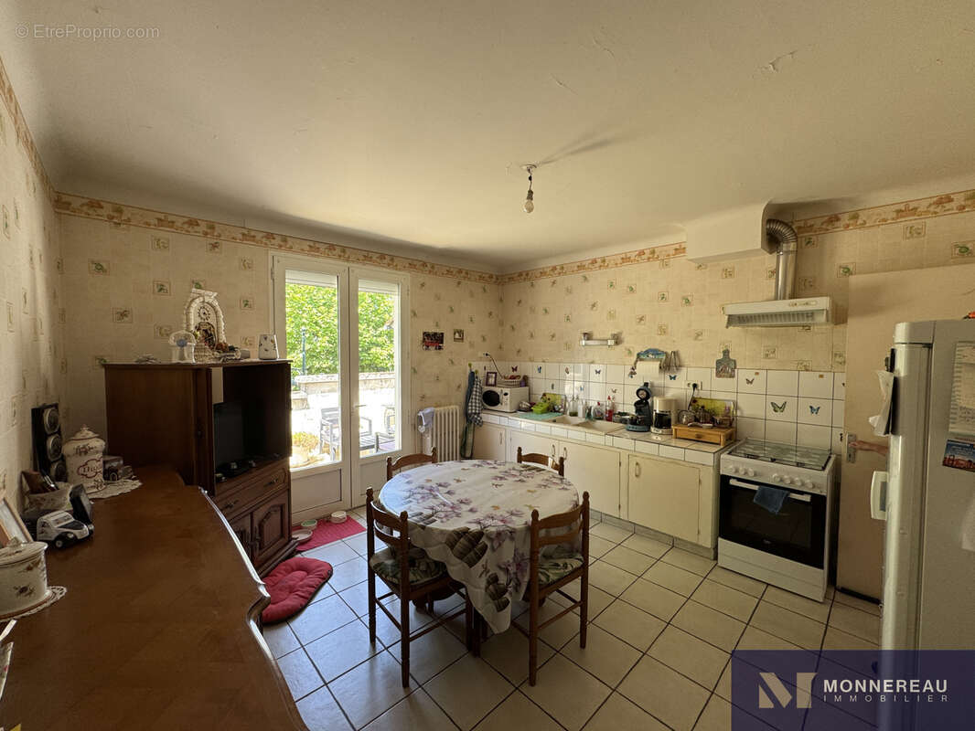 Ensemble immobilier avec local commercial et logement avec jardin - photo 7