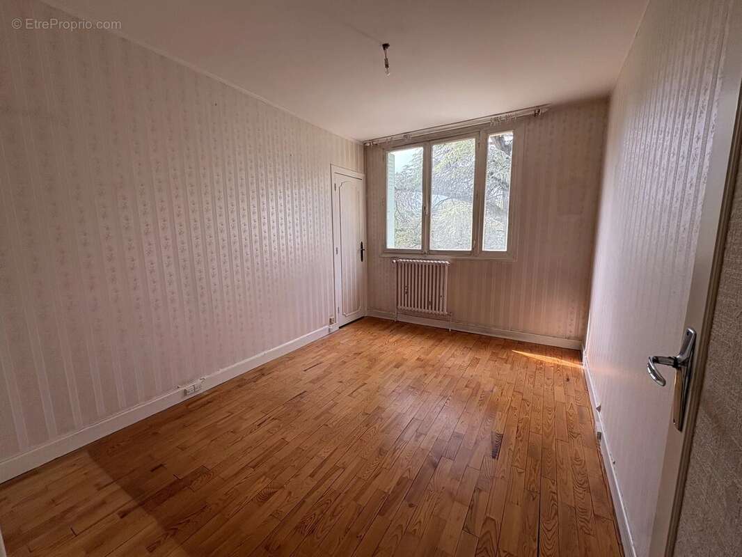 Appartement T3 Secteur Bergson avec garage - photo 5