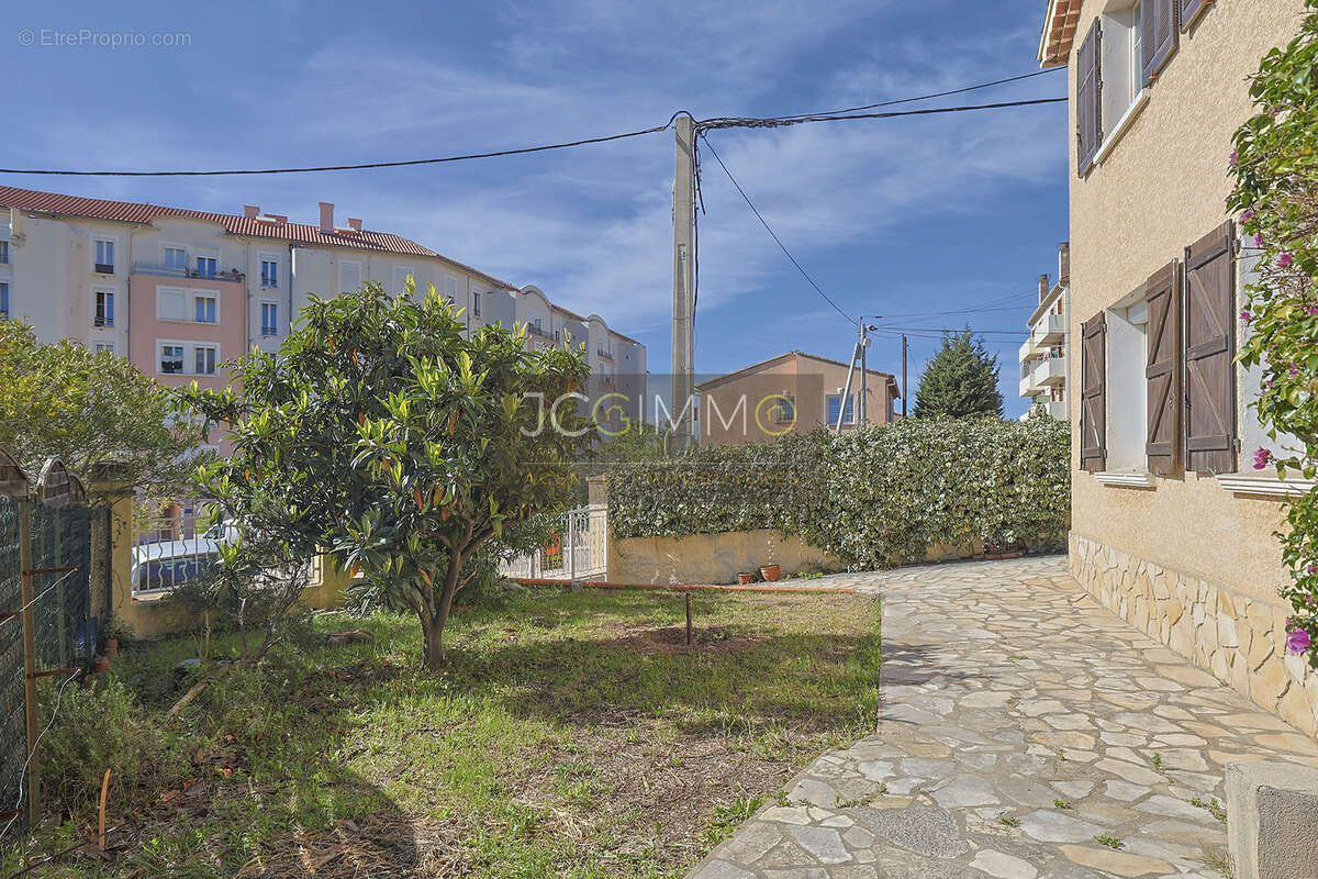 Maison à fort potentiel composée de 2 appartements - Bas Faron à Toulon - photo 28