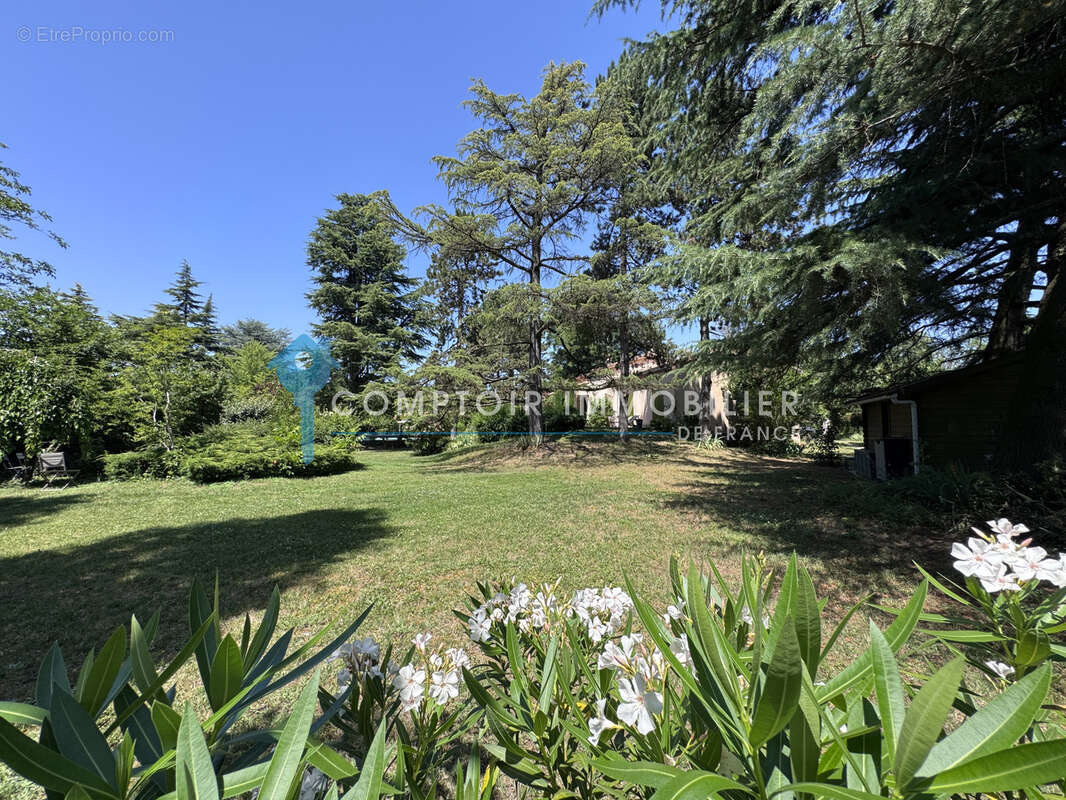 Maison à MONTELIER