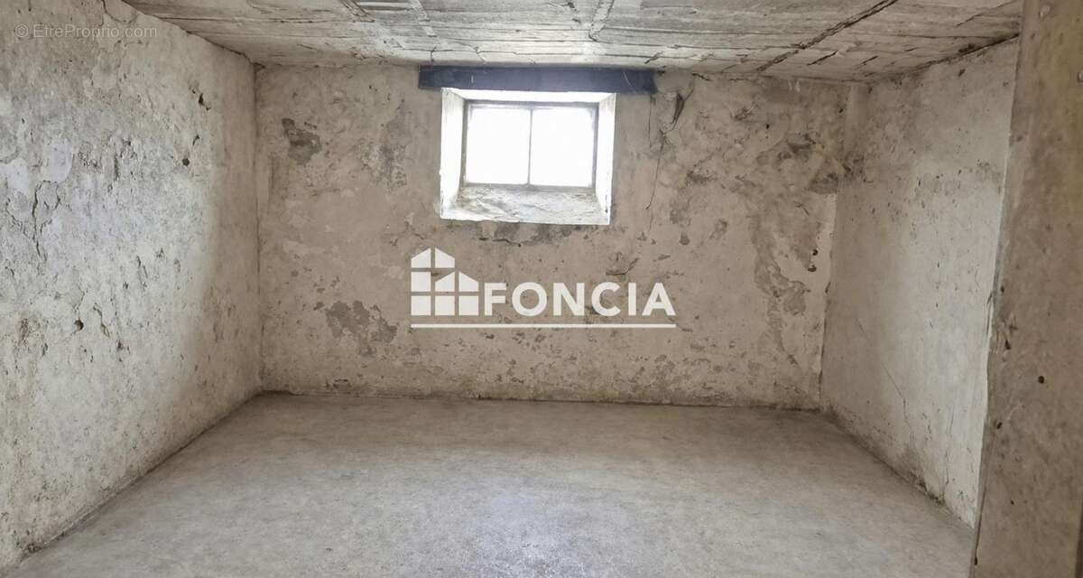 À VENDRE – CHÂTEAU-THIERRY – T3 de 61,70 m² à rénover – Hyper-centre - photo 7