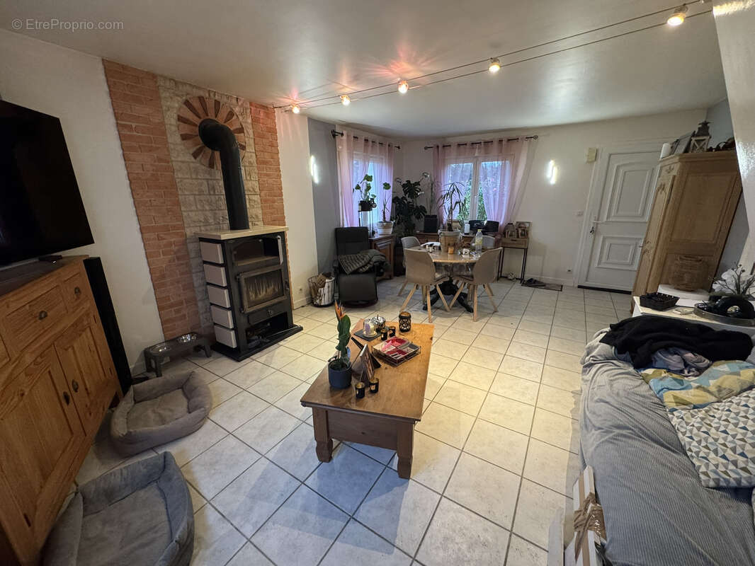 Maison à LA RIVIERE-SAINT-SAUVEUR