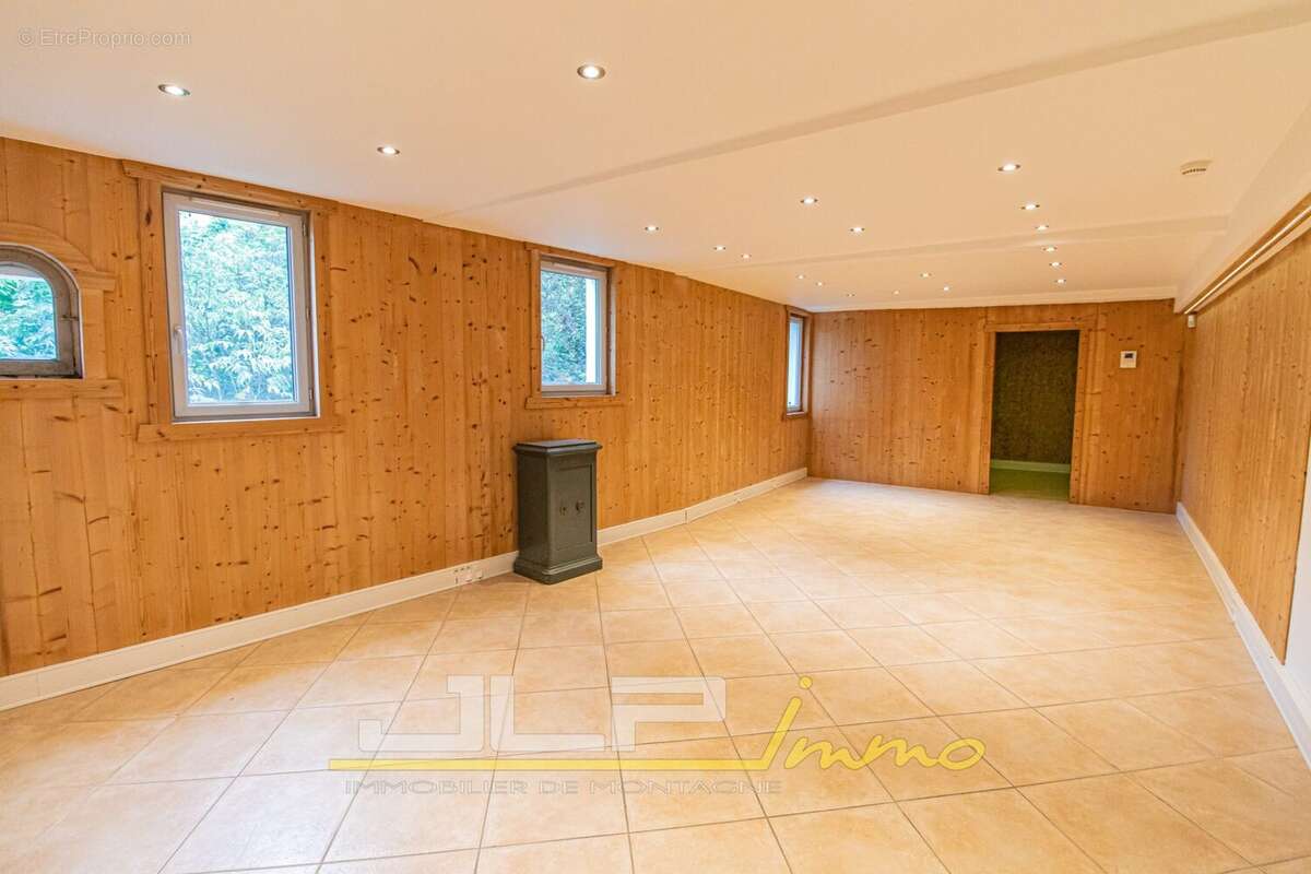 Commerce 171 m² à Megeve  - photo 2