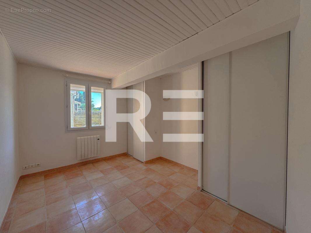Maison de plainpied avec terrasse, jardinet & garage - photo 10
