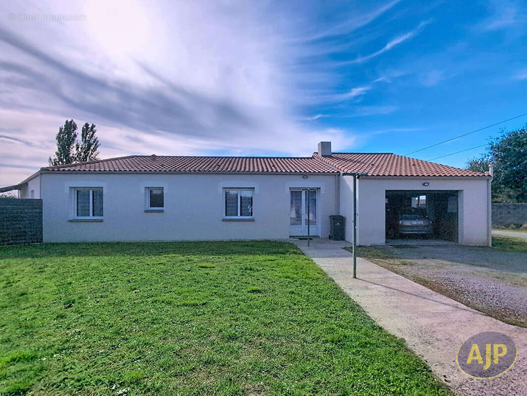 Maison à VIEILLEVIGNE