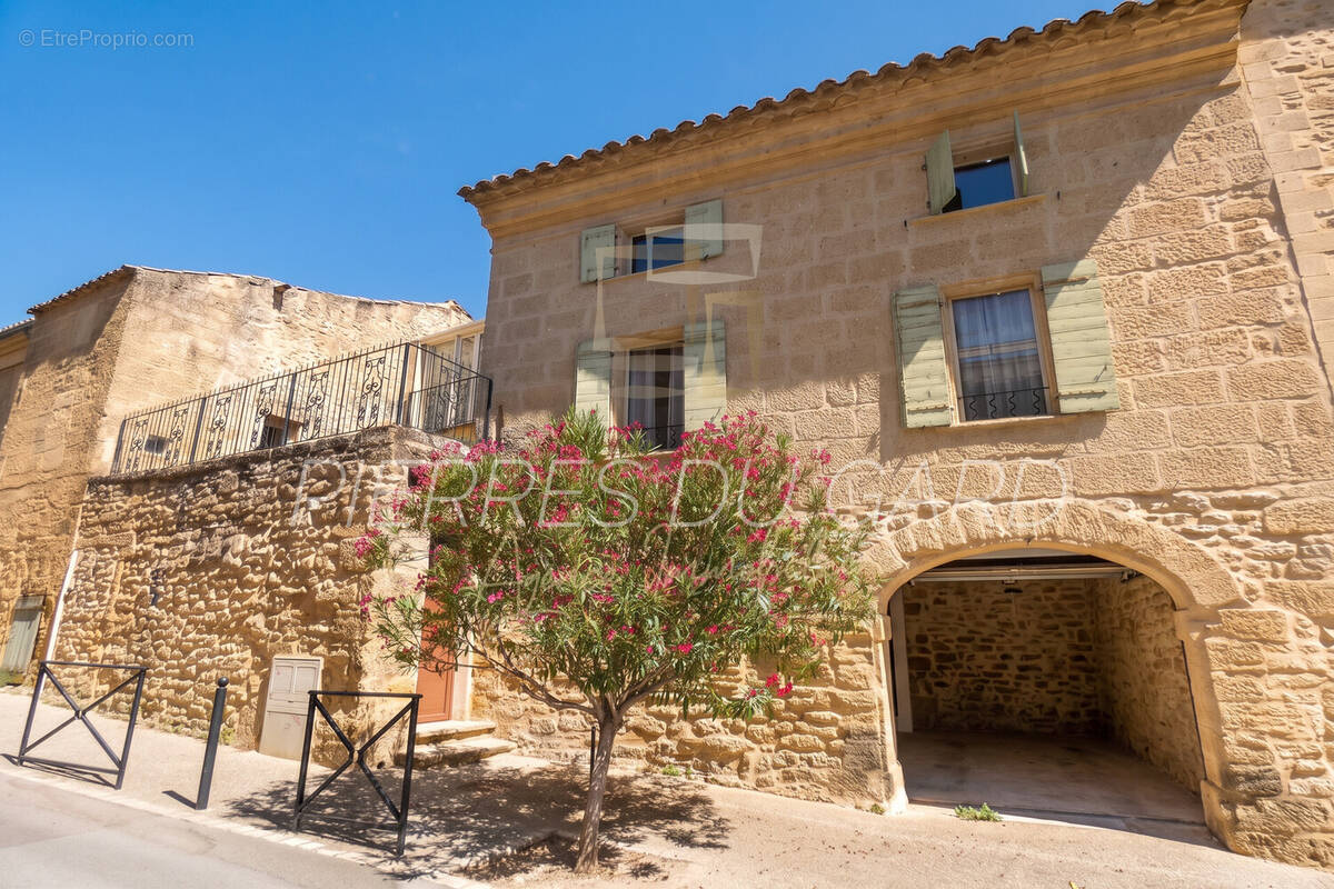 Maison à VERS-PONT-DU-GARD