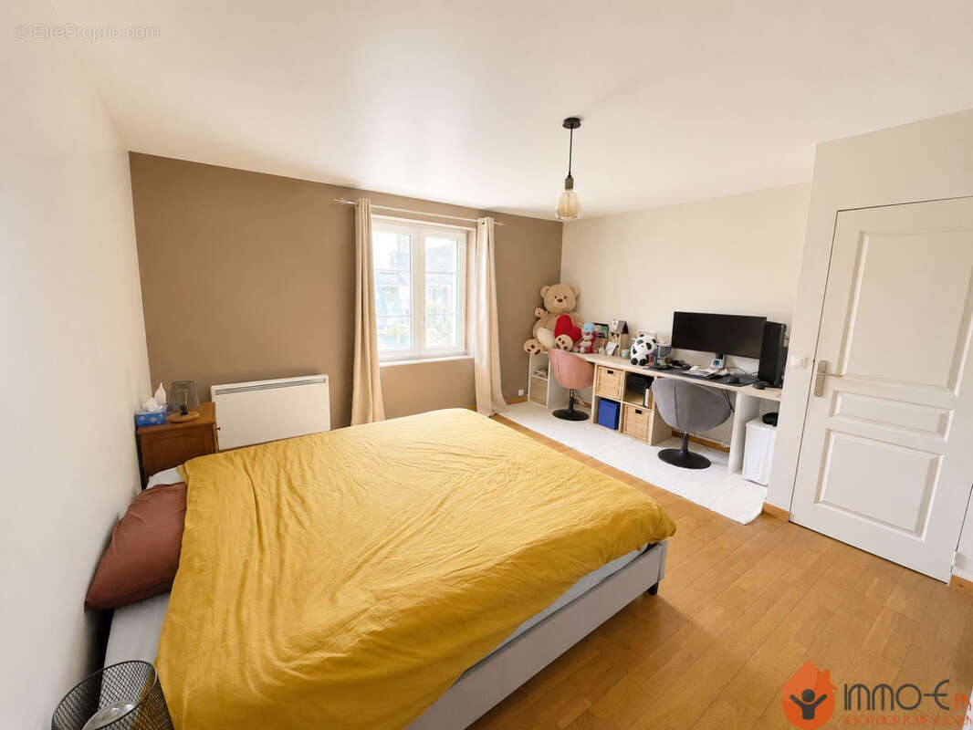 Maison 116 m² à Quincy-Voisins  - photo 7