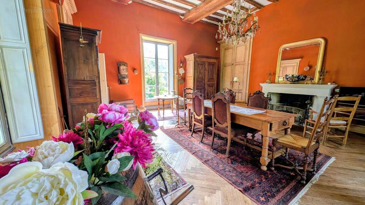 333 m² à Neuille  - photo 6