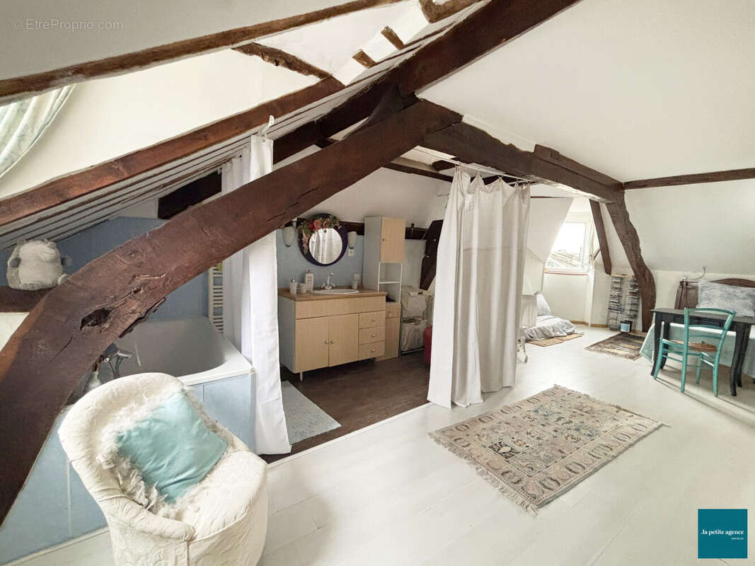 Maison à CONDE-SUR-NOIREAU