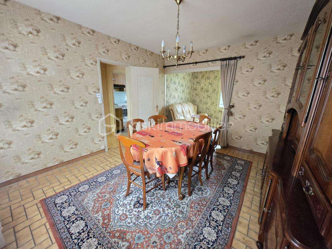 Maison à VARENNES-VAUZELLES