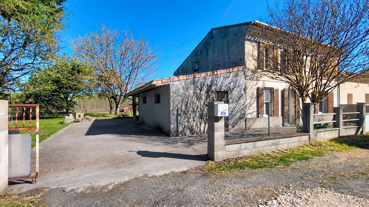 Maison à AMBES