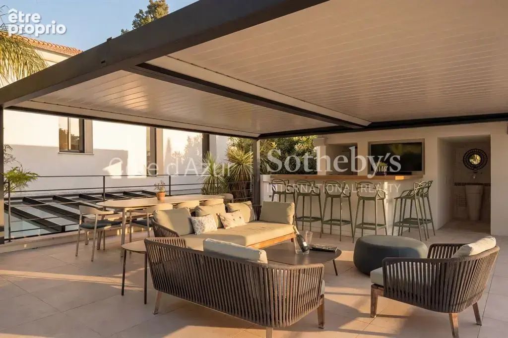Cannes Californie villa contemporaine rénovée avec piscine chauffée et jardin paysager - photo 18