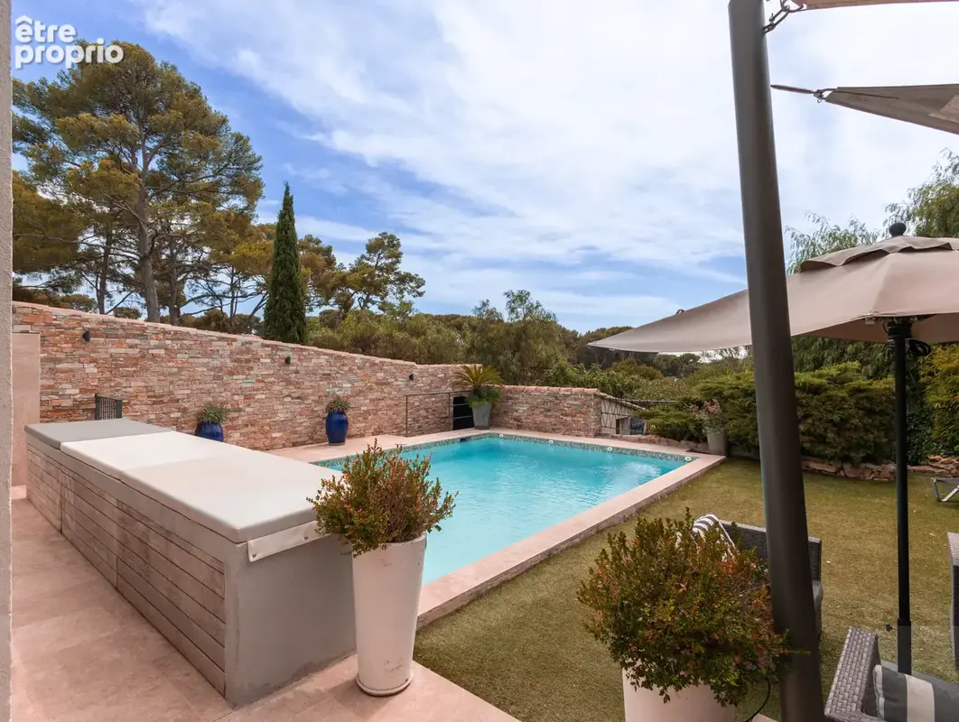 Sanary-sur -mer  / quartier beaucours - villa de 170 m2 avec piscine - photo 11