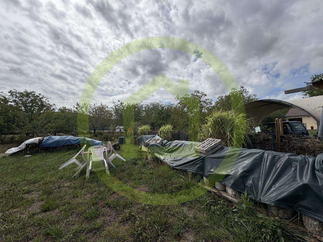 Terrain à CONDAT-SUR-VEZERE
