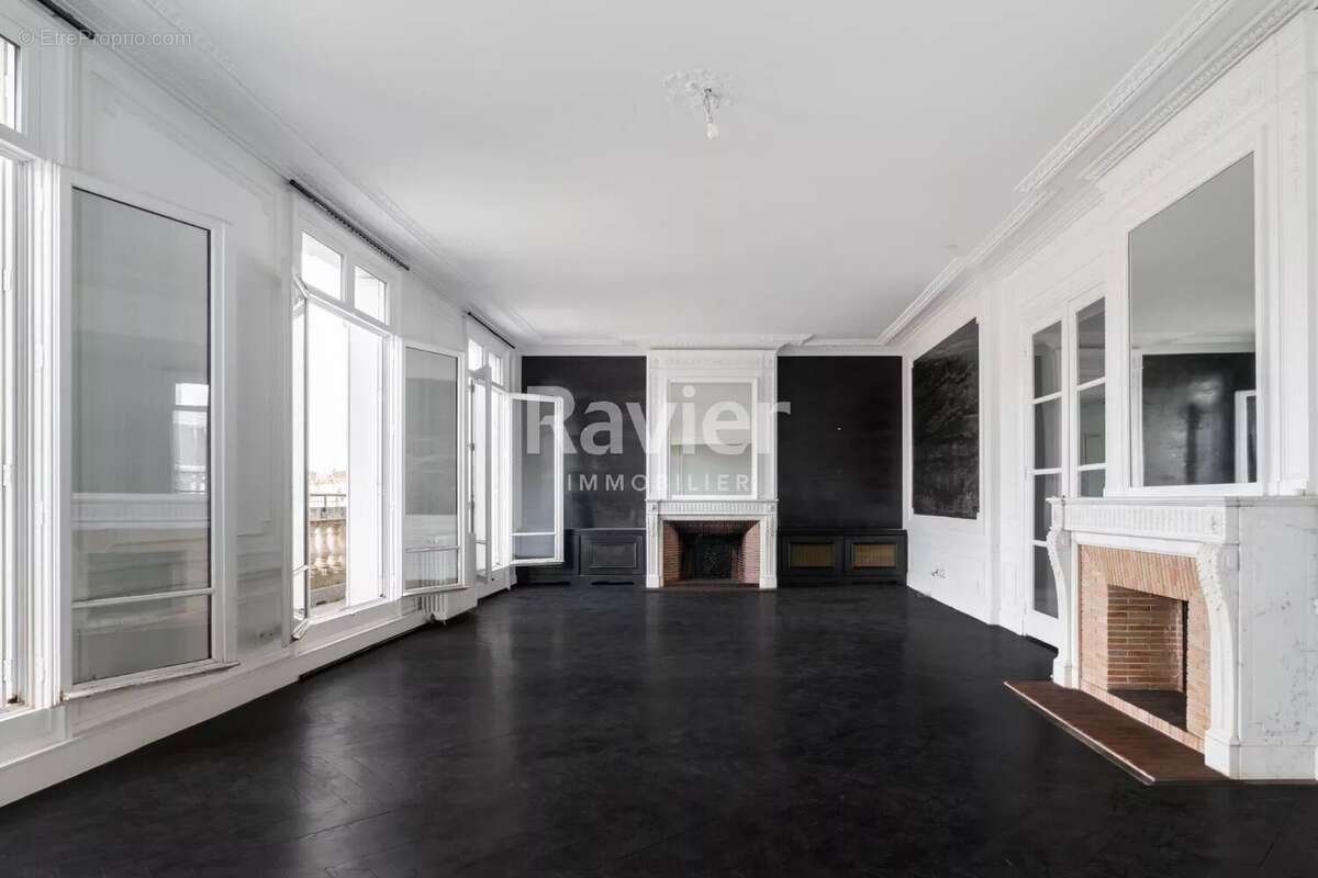 Appartement à PARIS-7E