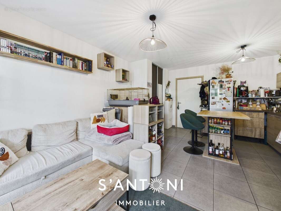 EXCLUSIVITÉ : Le compromis parfait entre intérieur et extérieur appartement de type 2 avec 2 places de stationnements - photo 2