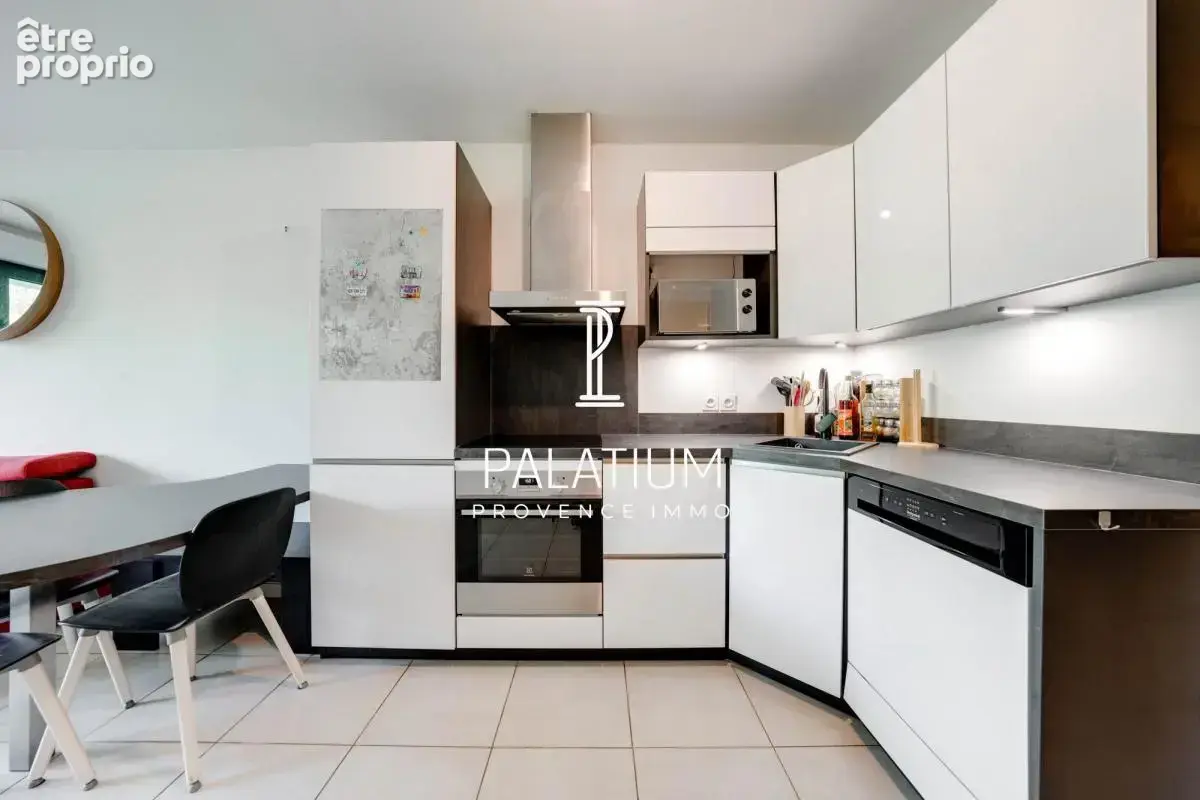 Appartement T2 avec terrasse & parking - 45 m² - LUYNES - photo 6