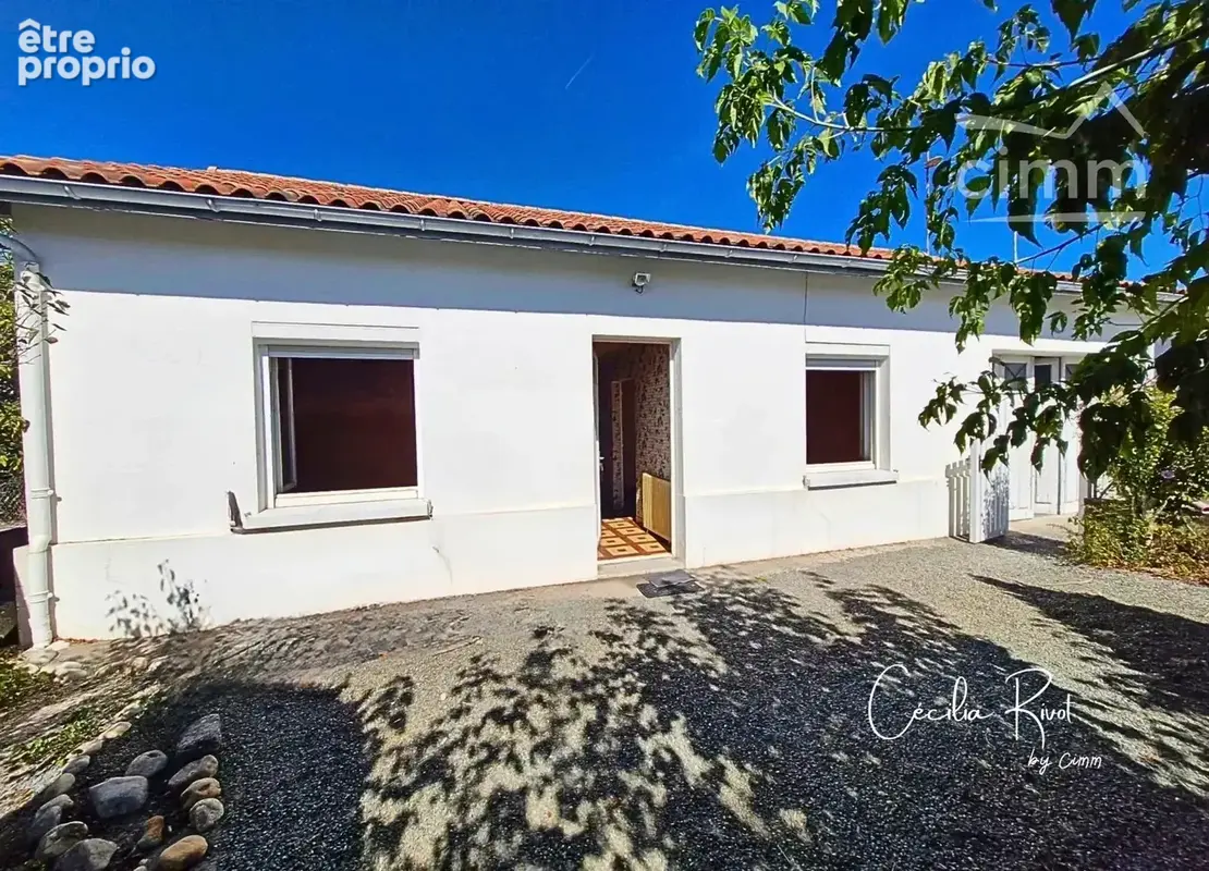 Montendre – Maison de plain-pied de 66 m² à rafraîchir entièrement, avec jardin et deux garages - photo 2