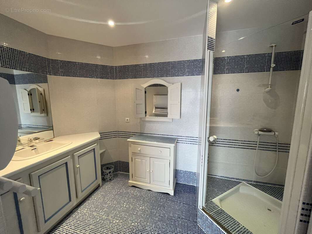 Grand Appartement T4 de 106 m2 avec Terrasse, Vue Montagnes et 2 Parkings - photo 7