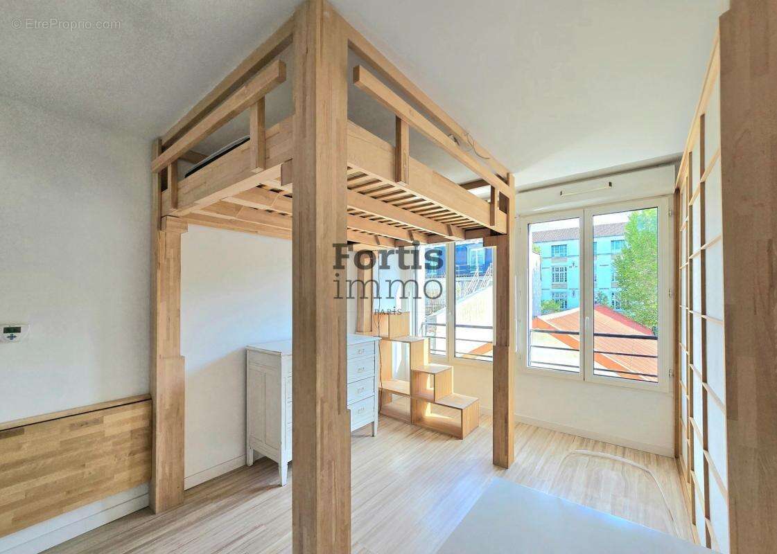 Appartement à PARIS-18E