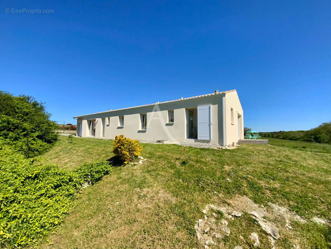 Maison à SAINT-SIMON-DE-BORDES