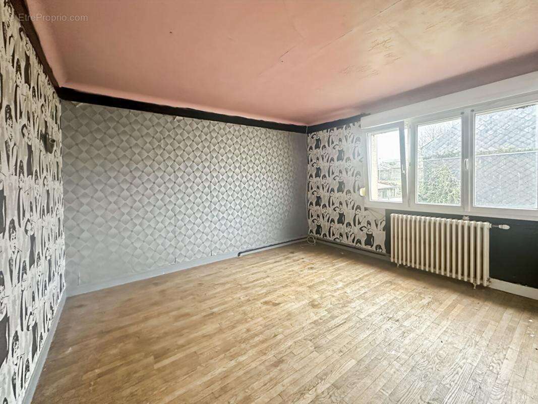 Maison à MAUBERT-FONTAINE