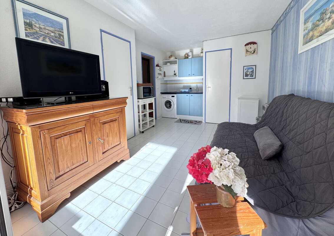 Appartement T2 meublé avec loggia et stationnement privatif - photo 5