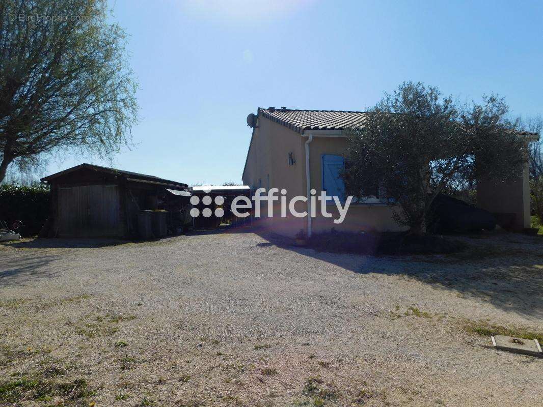 Maison à NEGREPELISSE