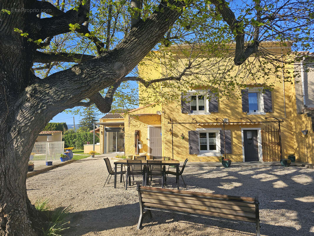 Maison à LA ROQUE-D'ANTHERON