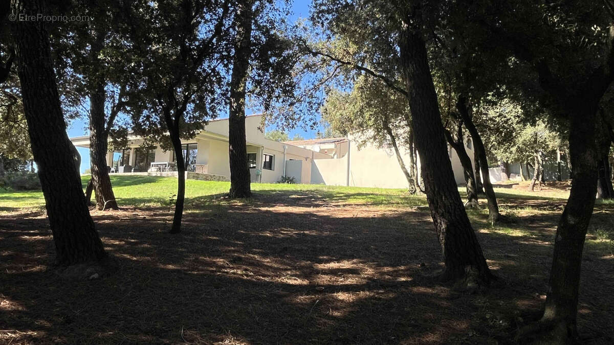 Maison à SAINT-MARCEL-DE-CAREIRET