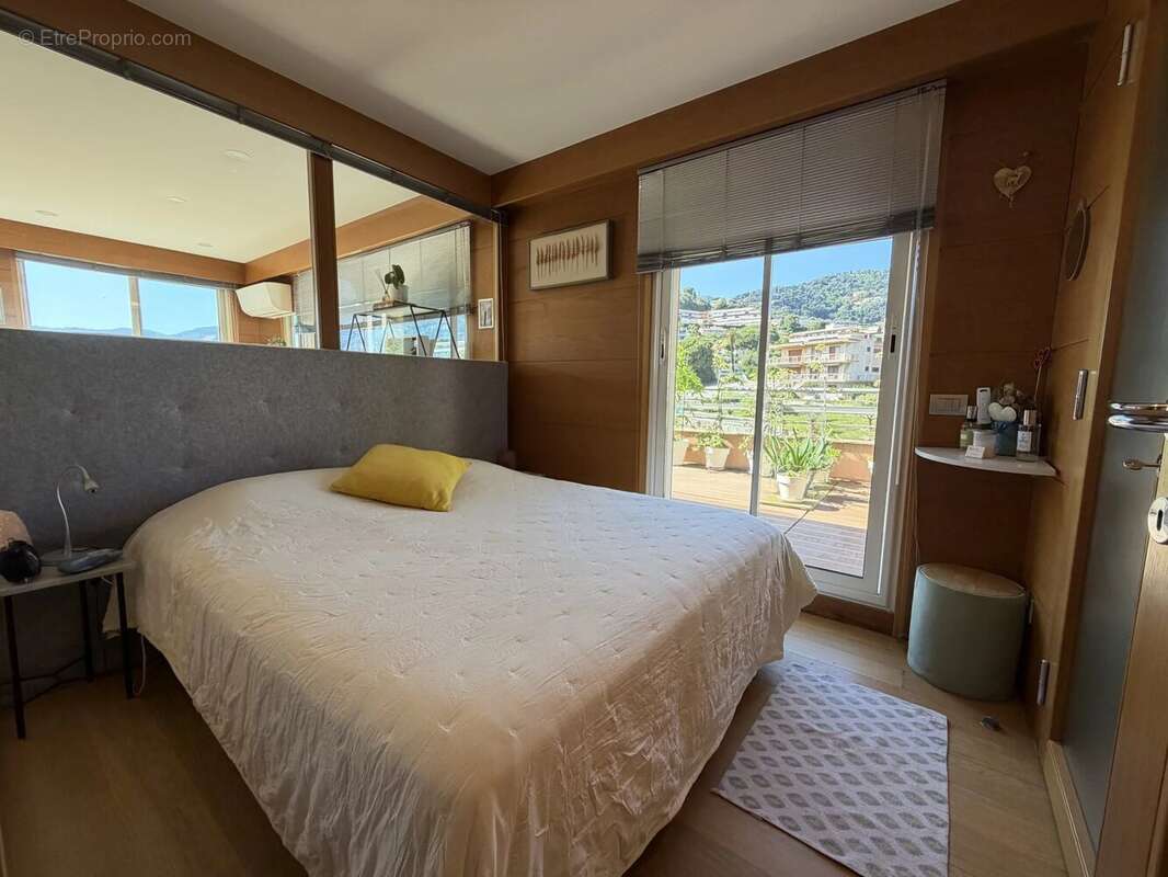 Appartement à ROQUEBRUNE-CAP-MARTIN