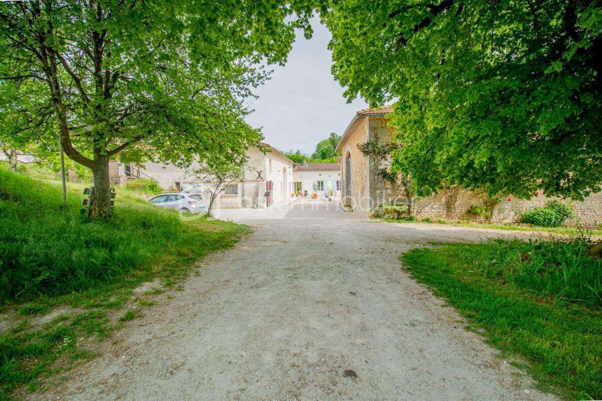 Maison à SAINT-MAIGRIN