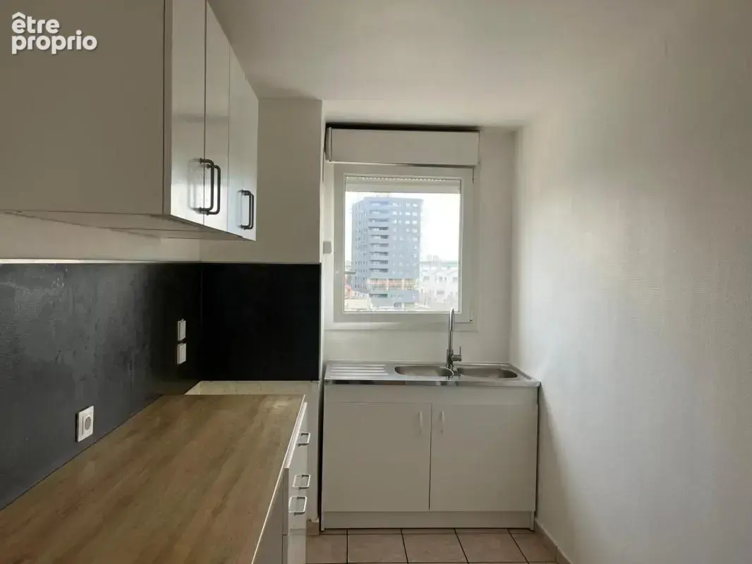 A vendre:  Charmant appartement de standing de 3 pièces 60m² à Saint-Denis - photo 2
