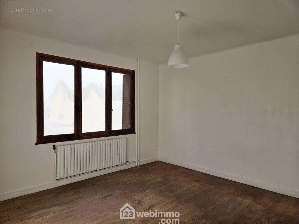 2 grandes chambres avec placard, - Maison à LA BATHIE