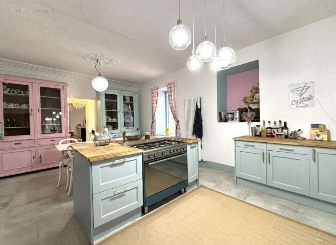 Maison à COURCOME