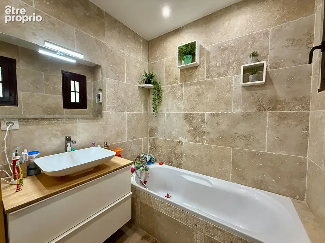 Villa de 130 m² sur 2817 m² - photo 8