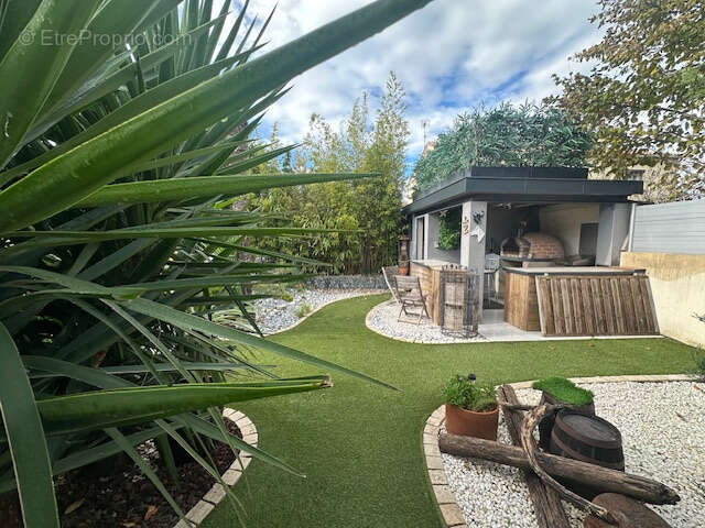 Maison à SAINT-LAURENT-D'AIGOUZE