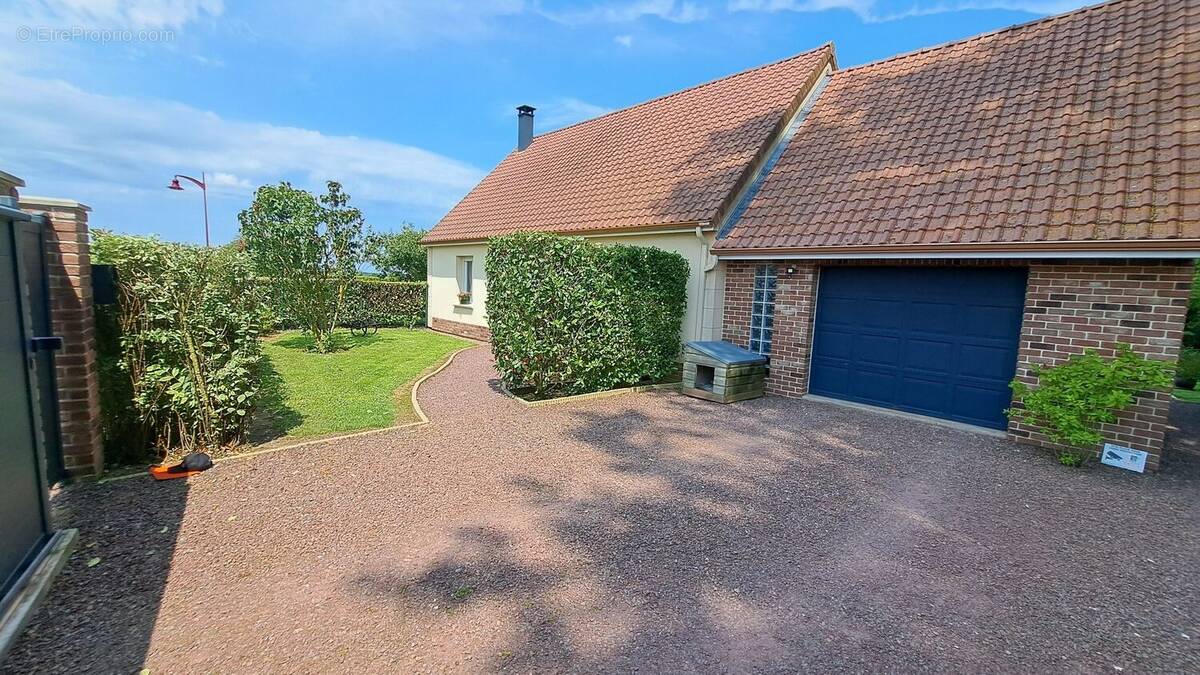 Maison à MOYENNEVILLE