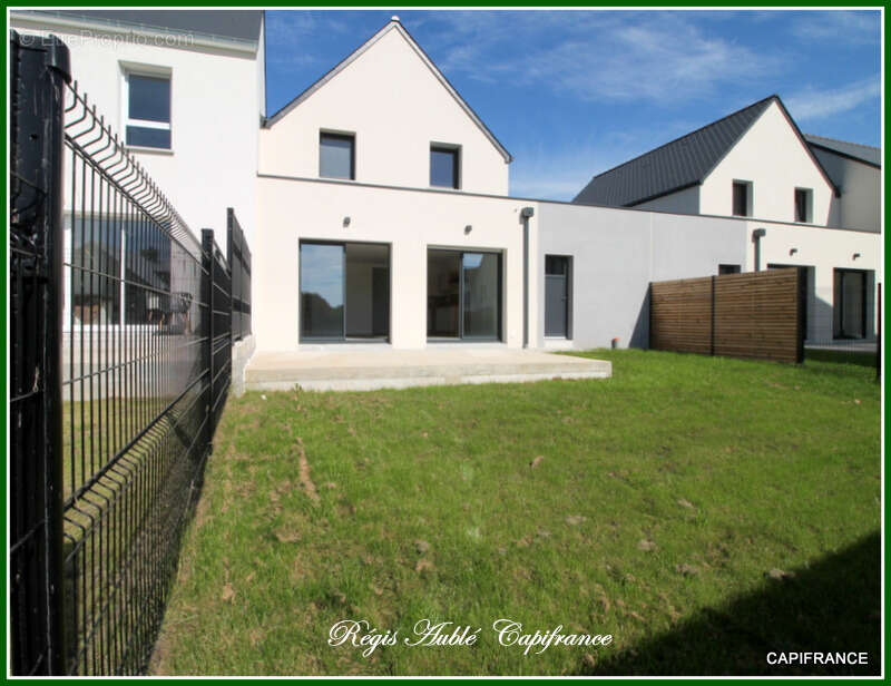 Maison à MONTREUIL-LE-GAST