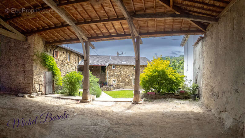 Maison à MONTROMANT