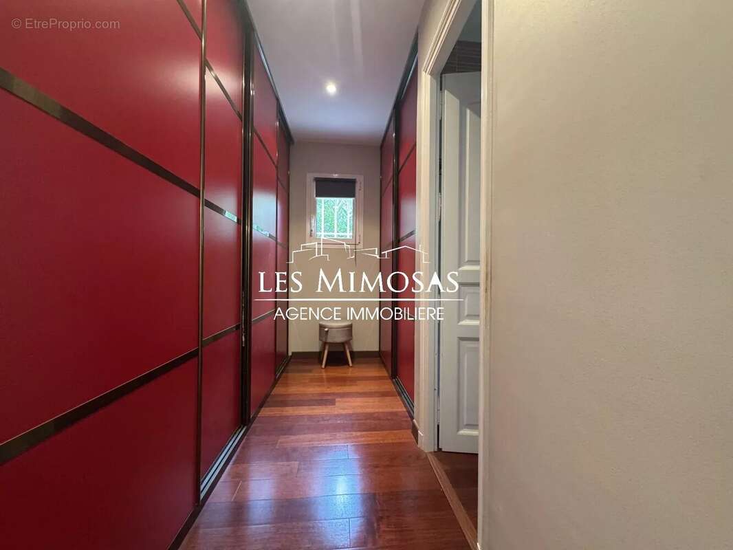 Maison à ROQUEBRUNE-SUR-ARGENS