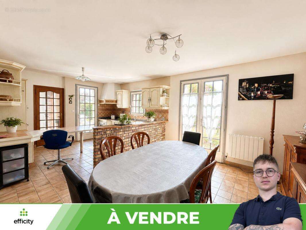 Maison 143 m² à Descartes  - photo 4