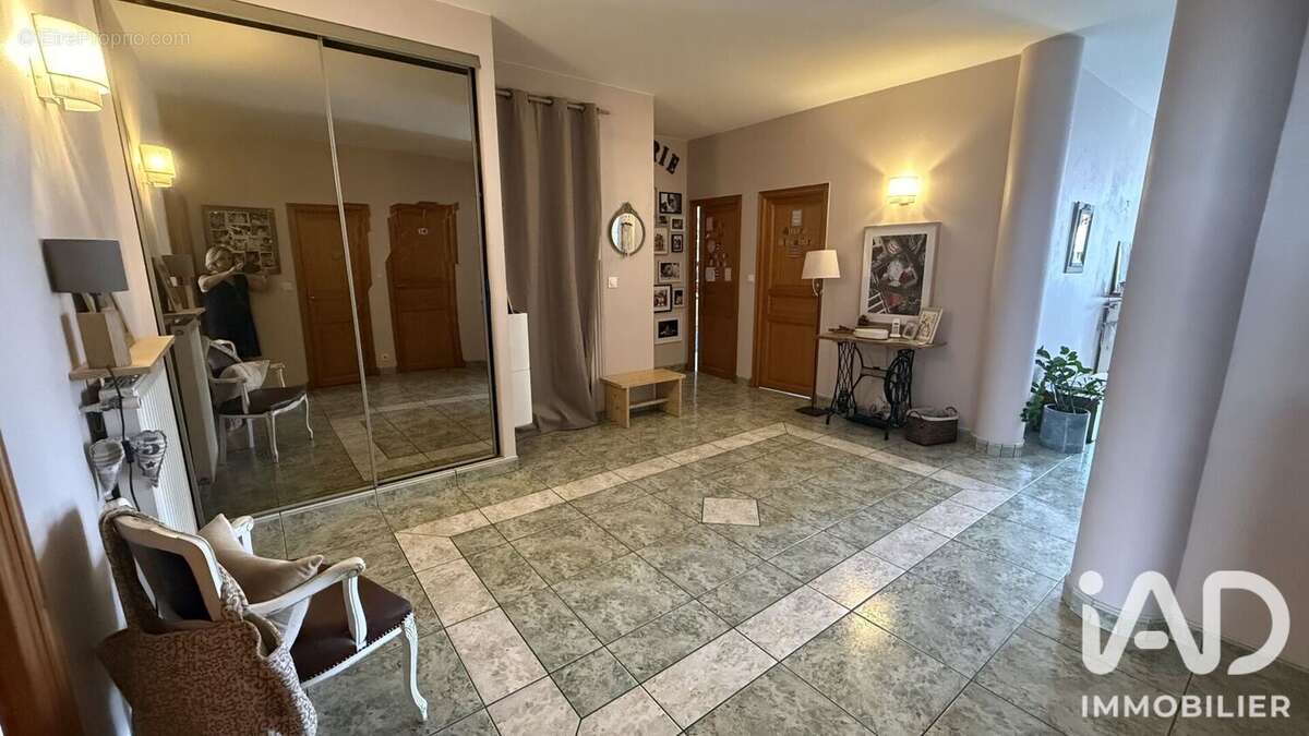 Appartement 124 m² à Saint-Etienne  - photo 9