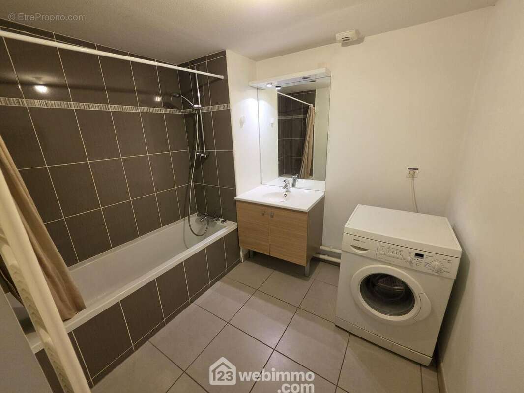 Et d'une salle de bain