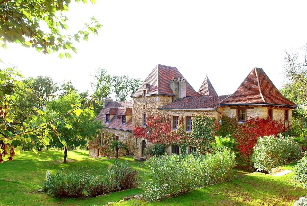 Véritable joyau niché dans un écrin de verdure sur la commune de Domme. - photo 4