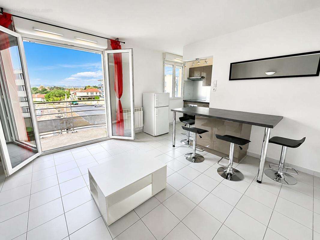 Appartement à DECINES-CHARPIEU