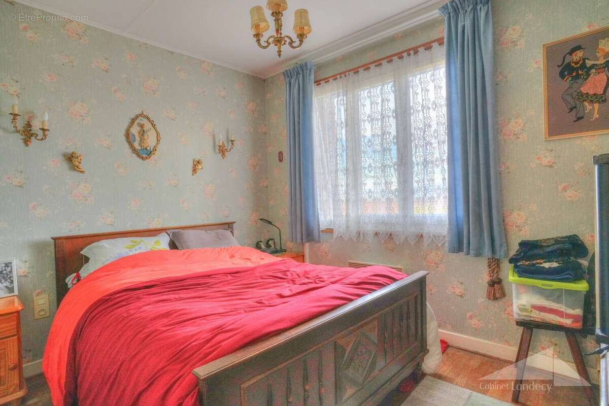 Maison à PERON