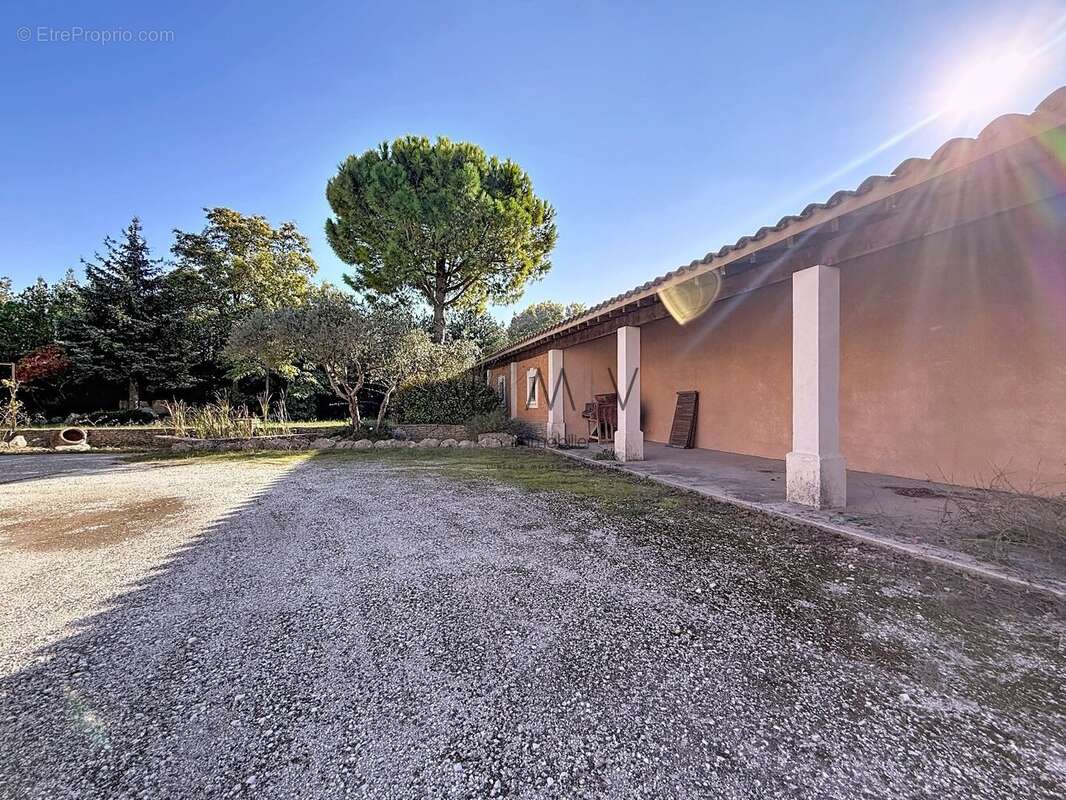 Maison à L&#039;ISLE-SUR-LA-SORGUE